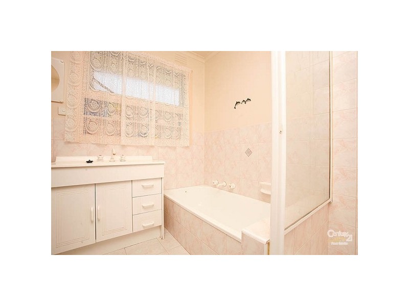 17 Ethel Street, Oak Park VIC 3046