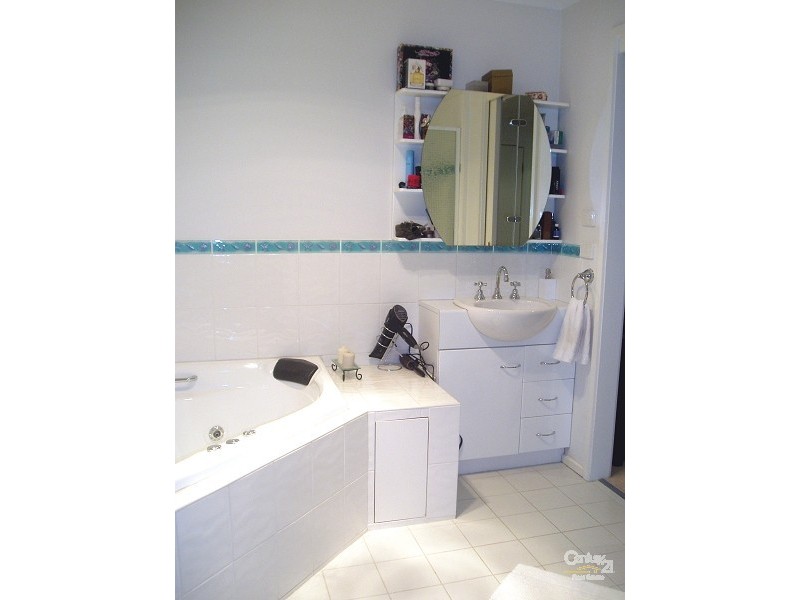 38 Athol Avenue, Roxburgh Park VIC 3064