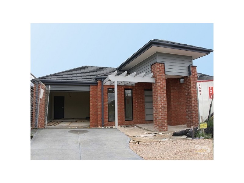 6 Clarendon Avenue, Craigieburn VIC 3064