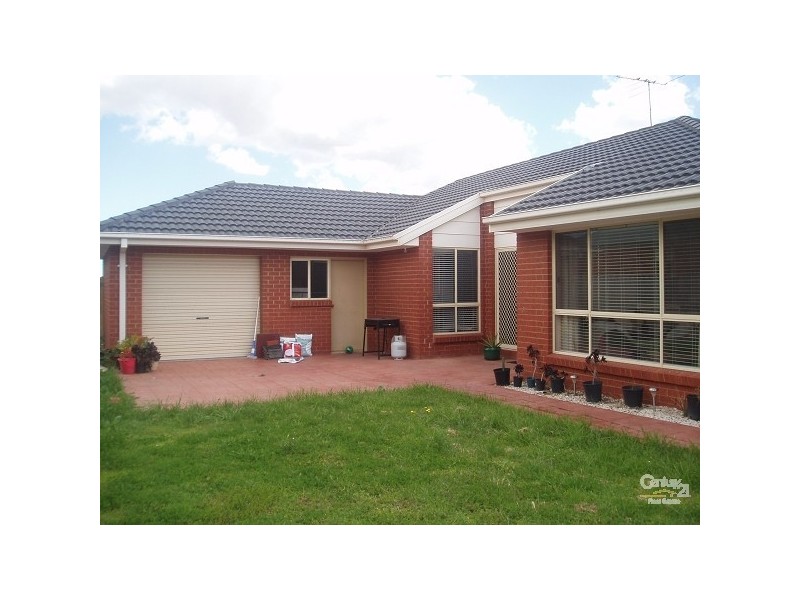 42 Parkin Avenue, Caroline Springs VIC 3023