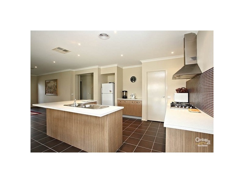 2 Royal Park Way, Craigieburn VIC 3064