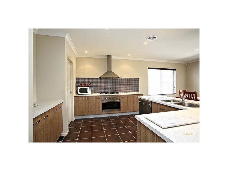 2 Royal Park Way, Craigieburn VIC 3064