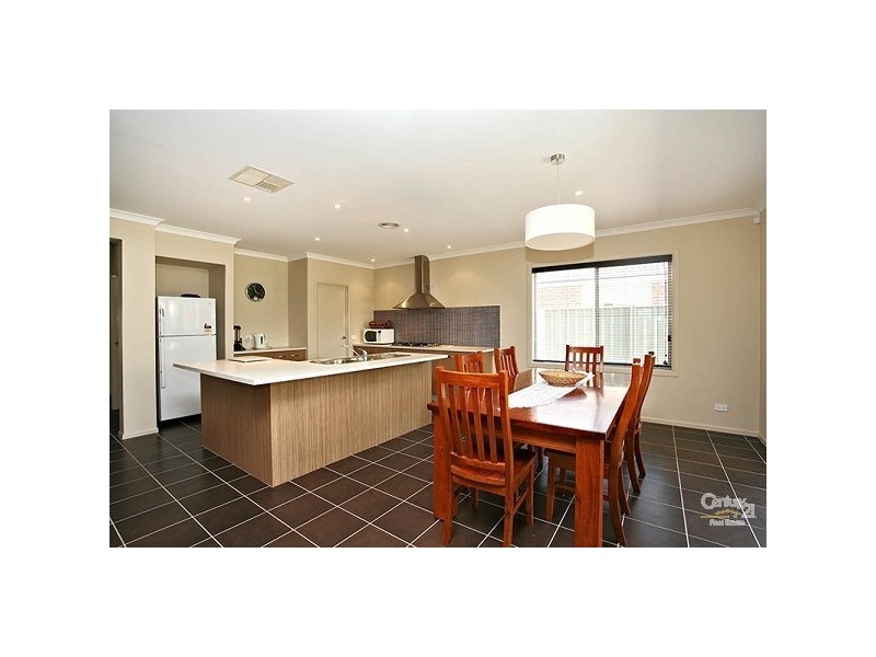 2 Royal Park Way, Craigieburn VIC 3064
