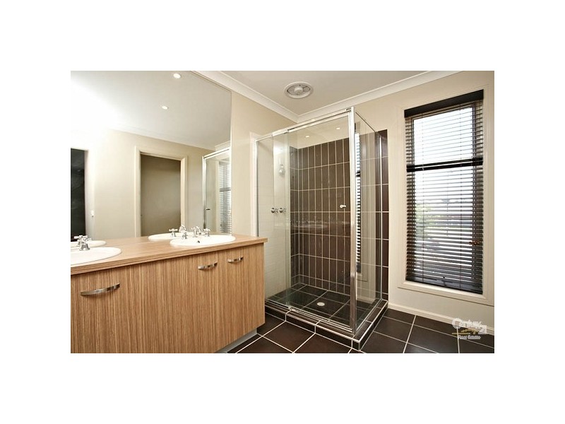 2 Royal Park Way, Craigieburn VIC 3064