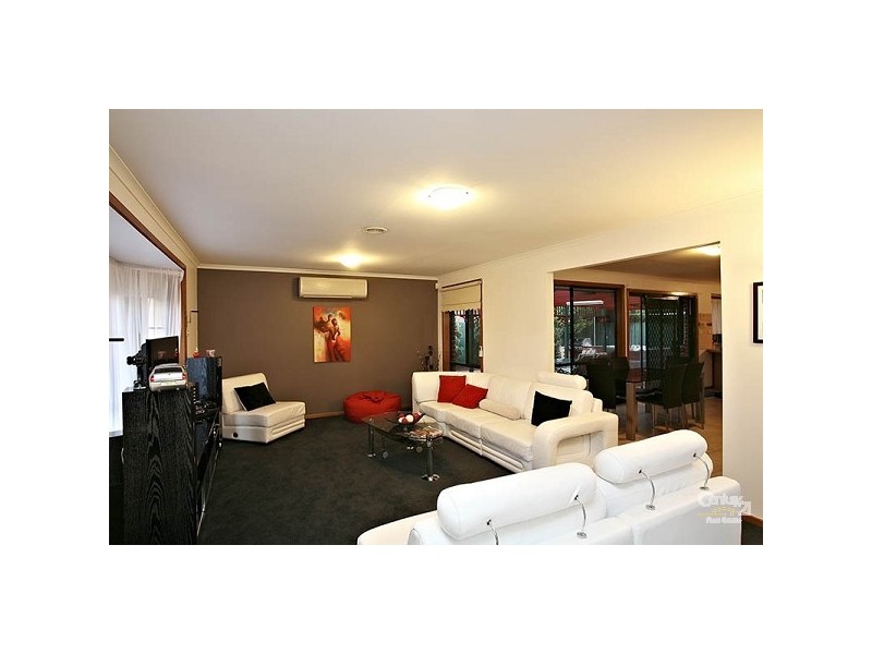 15 Ramsbury Street, Craigieburn VIC 3064