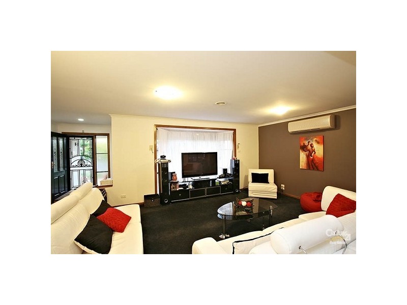15 Ramsbury Street, Craigieburn VIC 3064