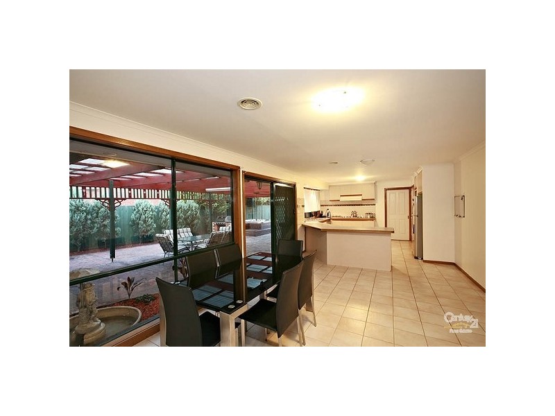 15 Ramsbury Street, Craigieburn VIC 3064