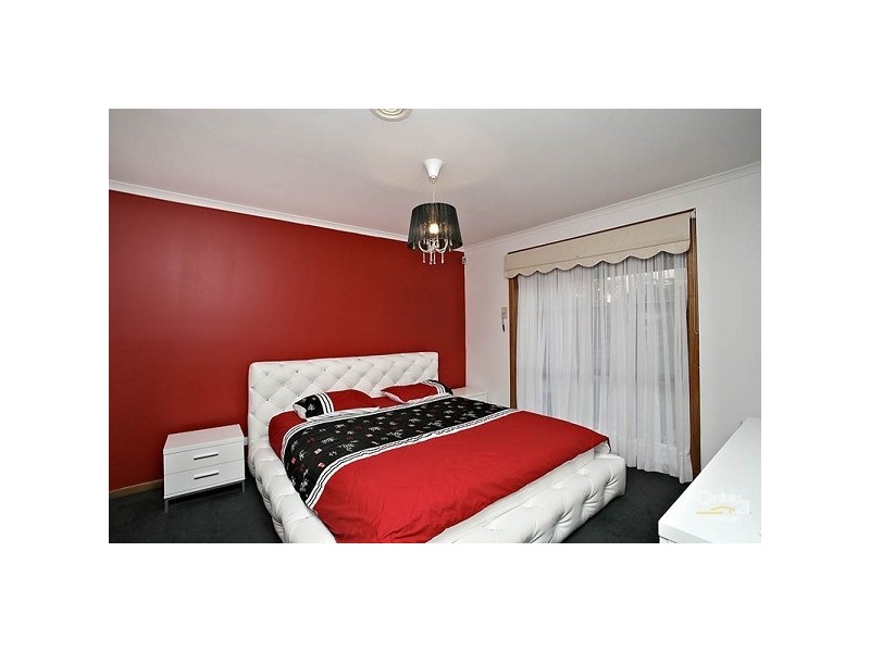 15 Ramsbury Street, Craigieburn VIC 3064