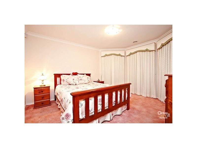 35 Paroo Avenue, Roxburgh Park VIC 3064