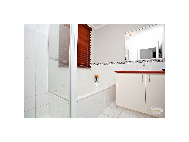 11 Meadowbank Lane, Craigieburn VIC 3064