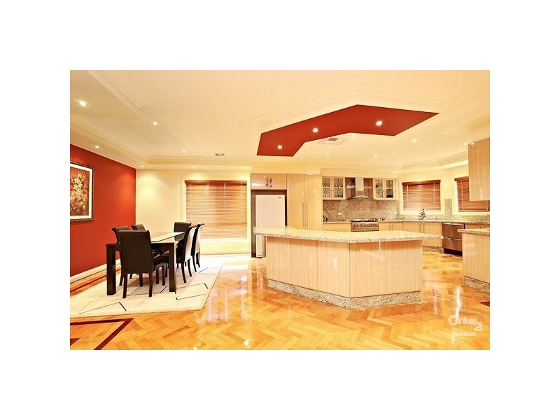 18 Madeira Court, Roxburgh Park VIC 3064