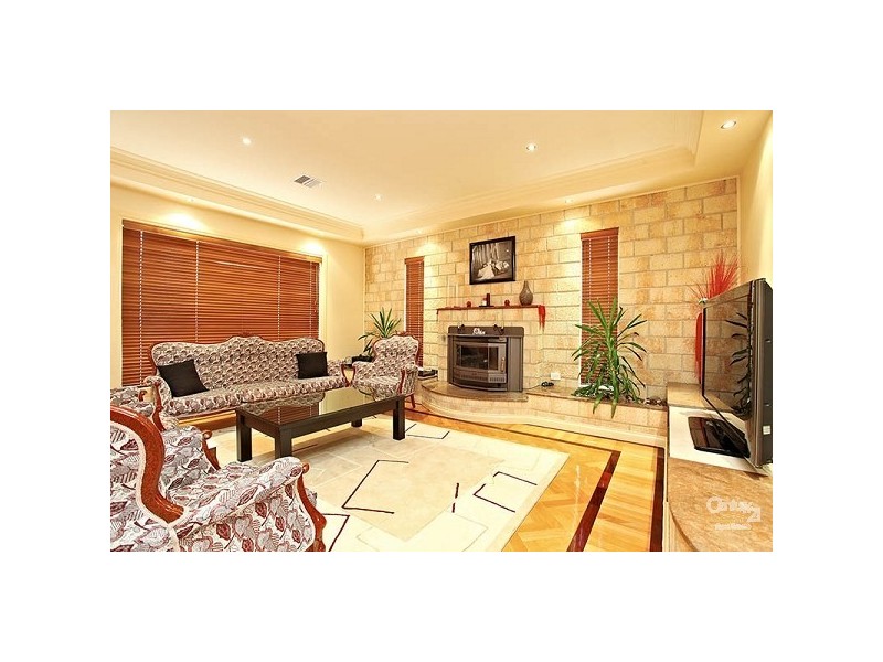 18 Madeira Court, Roxburgh Park VIC 3064