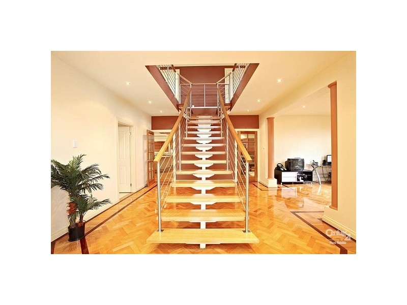 18 Madeira Court, Roxburgh Park VIC 3064