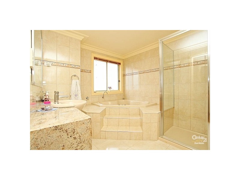 18 Madeira Court, Roxburgh Park VIC 3064