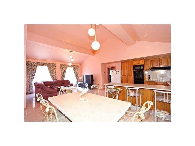 24 Whitsunday Drive, Hoppers Crossing VIC 3029