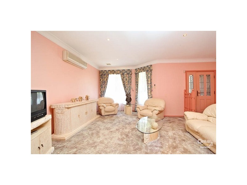 24 Whitsunday Drive, Hoppers Crossing VIC 3029