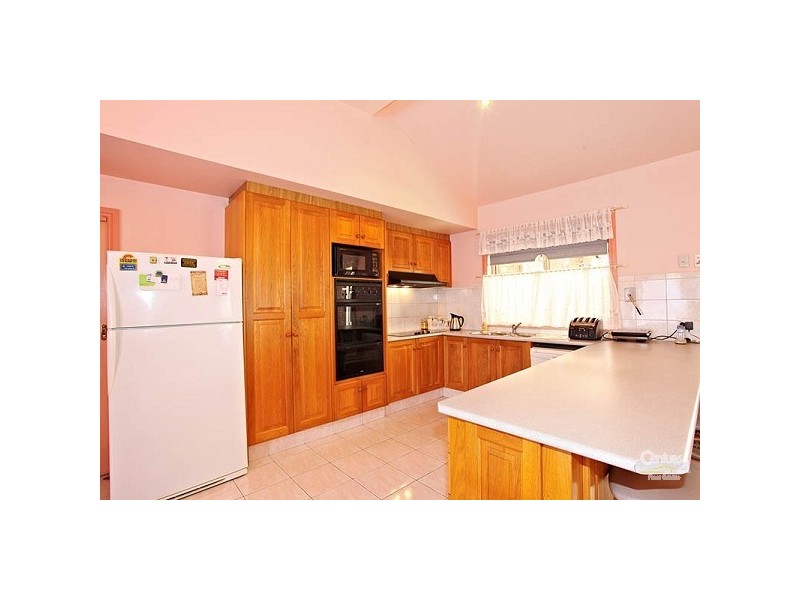 24 Whitsunday Drive, Hoppers Crossing VIC 3029