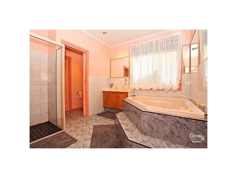 24 Whitsunday Drive, Hoppers Crossing VIC 3029