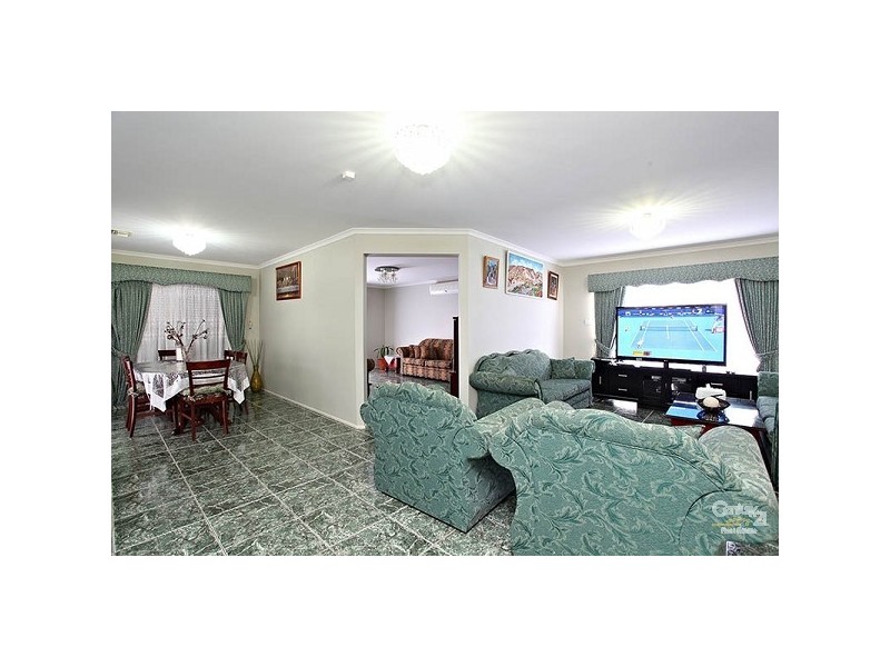 28 Salween Crescent, Roxburgh Park VIC 3064