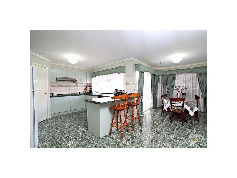 28 Salween Crescent, Roxburgh Park VIC 3064