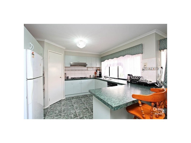 28 Salween Crescent, Roxburgh Park VIC 3064