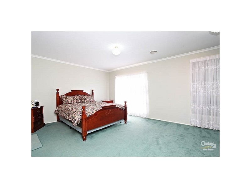 28 Salween Crescent, Roxburgh Park VIC 3064