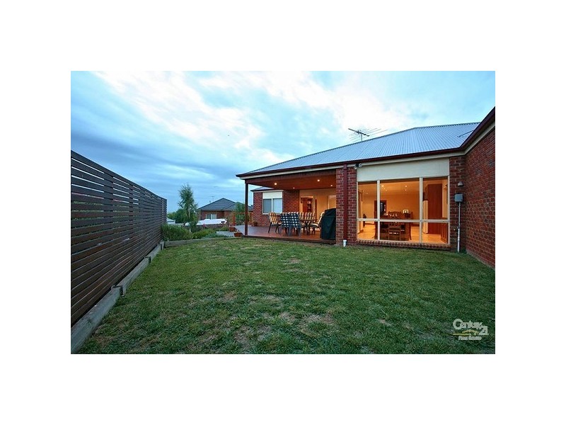 18 Peasholm Corner, Craigieburn VIC 3064