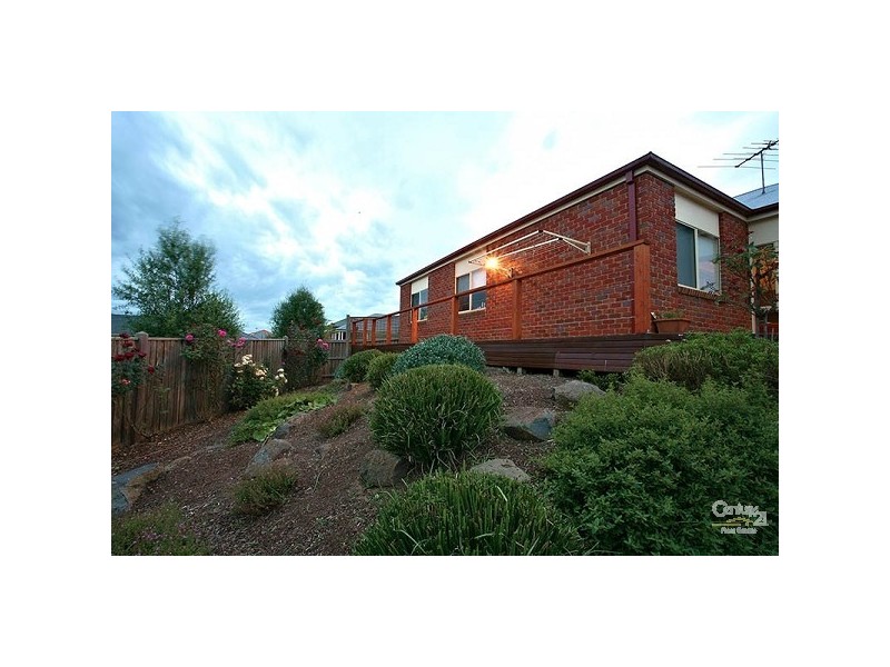 18 Peasholm Corner, Craigieburn VIC 3064