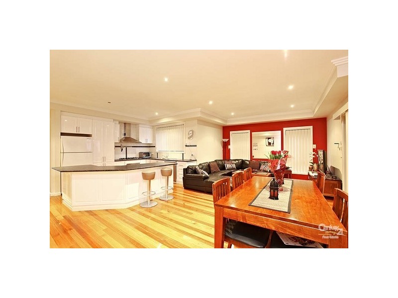 5 Limerick Crt, Roxburgh Park VIC 3064