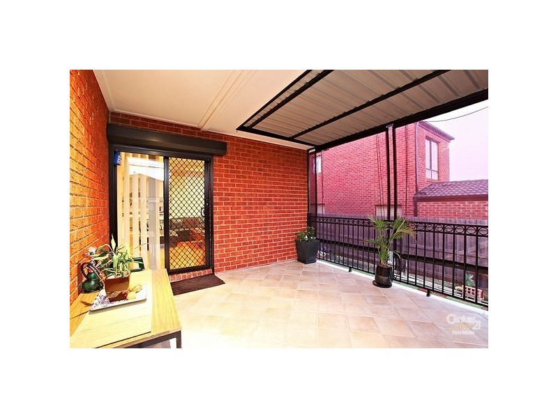 5 Limerick Crt, Roxburgh Park VIC 3064