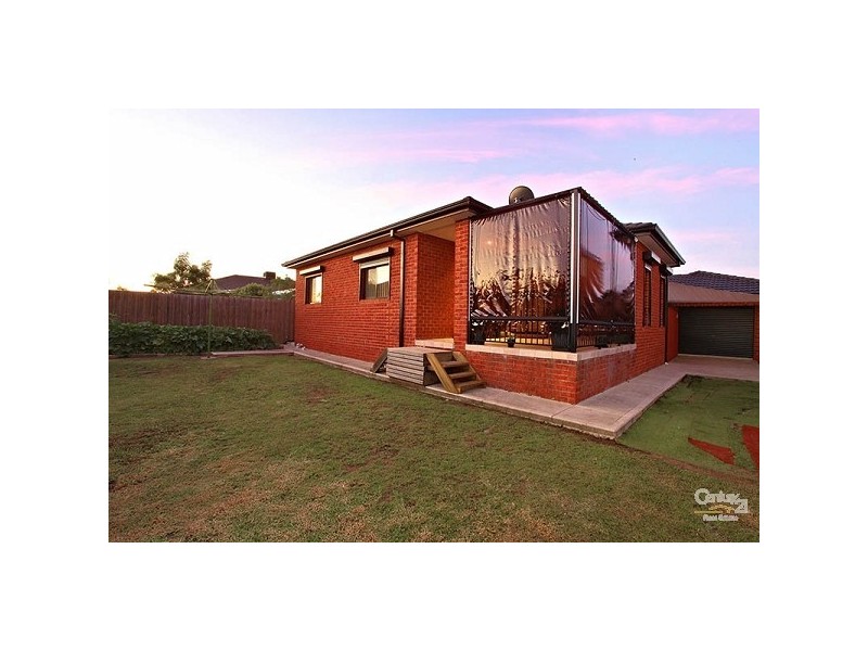 5 Limerick Crt, Roxburgh Park VIC 3064