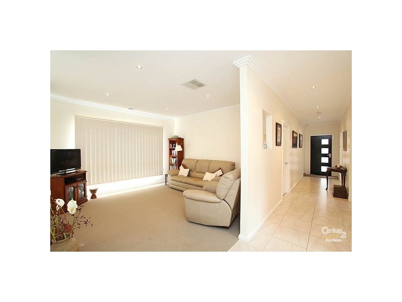 11 Girraween Crescent, Craigieburn VIC 3064