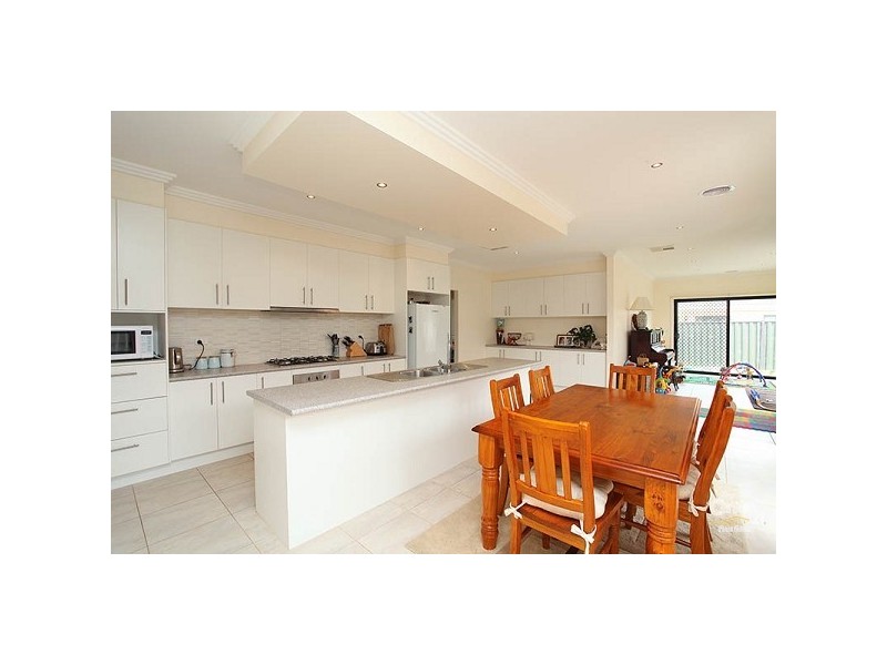 11 Girraween Crescent, Craigieburn VIC 3064
