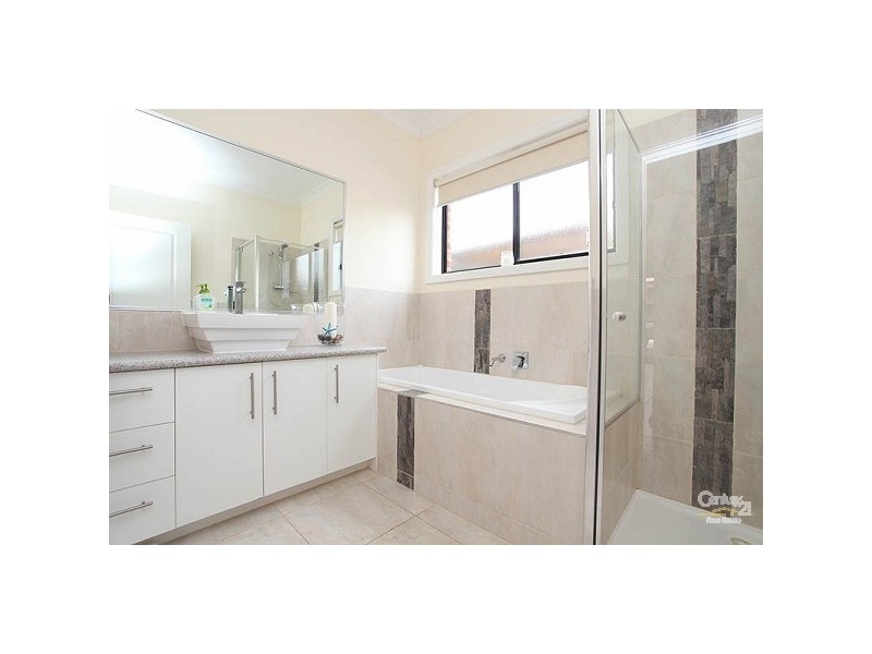 11 Girraween Crescent, Craigieburn VIC 3064