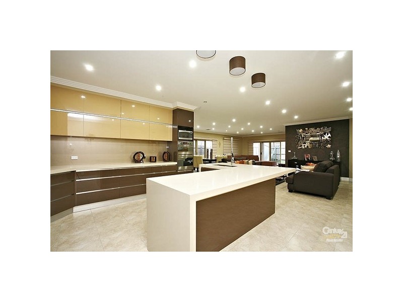 42 Villawood Ave, Roxburgh Park VIC 3064