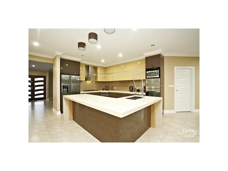 42 Villawood Ave, Roxburgh Park VIC 3064