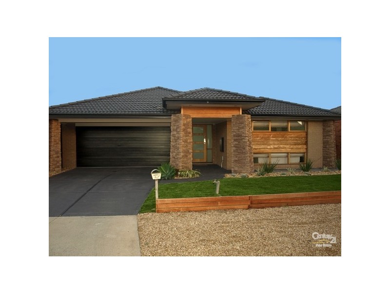 11 Broadway Street, Roxburgh Park VIC 3064
