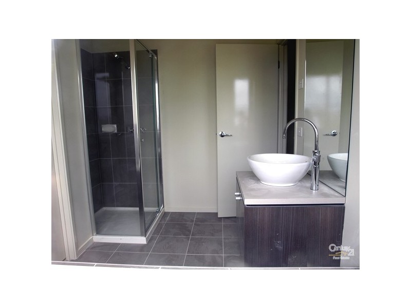 6 Clarendon Avenue, Craigieburn VIC 3064