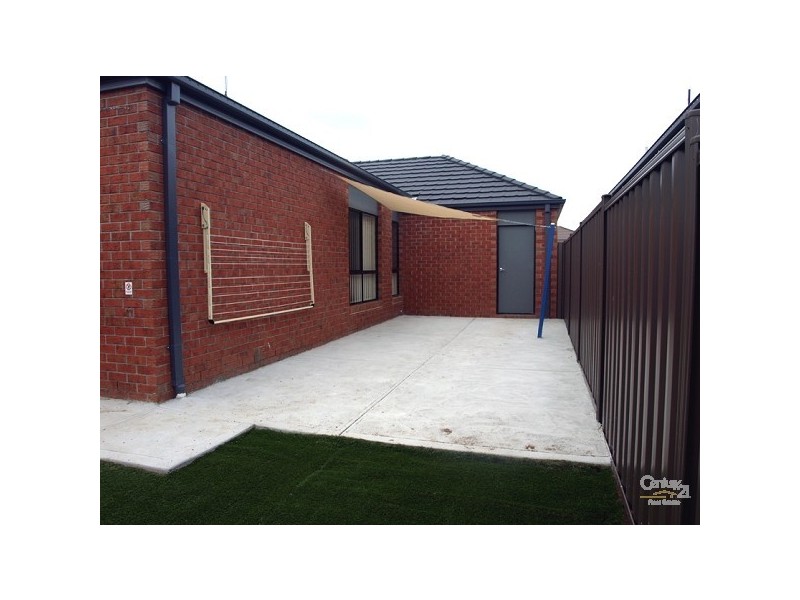 6 Clarendon Avenue, Craigieburn VIC 3064