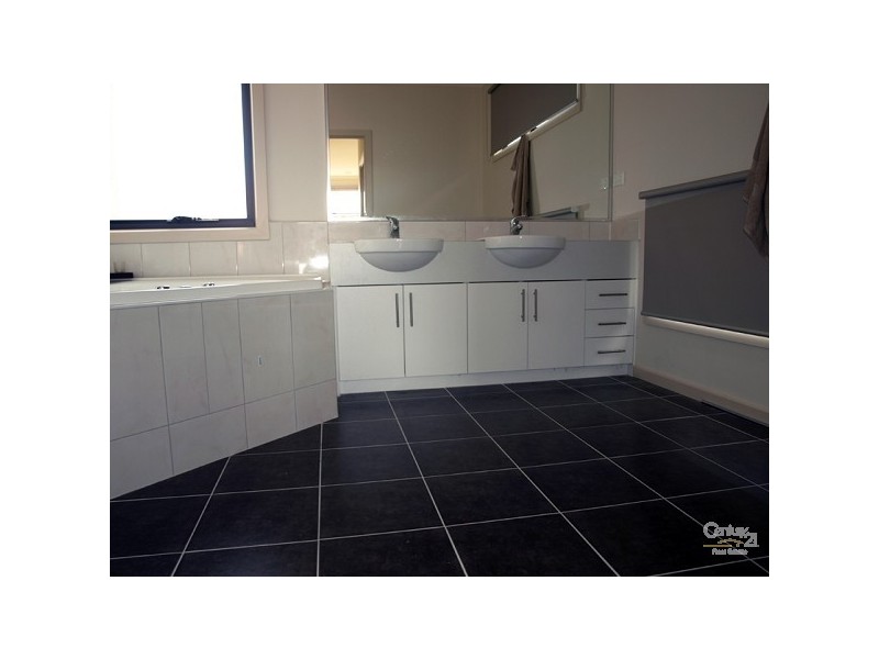 6 Osprey Place, Craigieburn VIC 3064