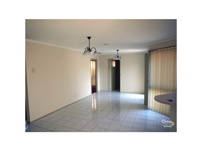 3 Yarcombe Crescent, Craigieburn VIC 3064