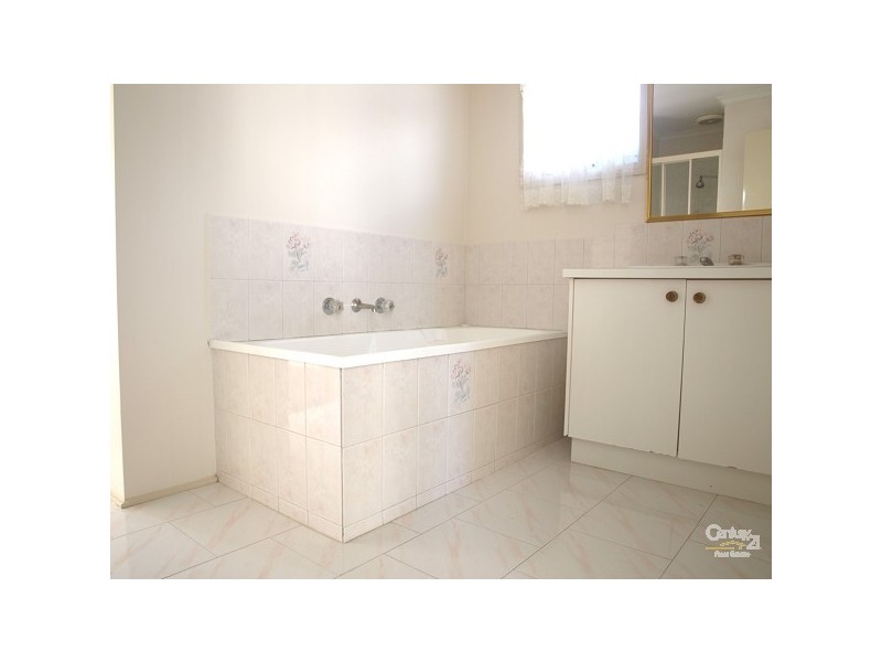 3 Yarcombe Crescent, Craigieburn VIC 3064
