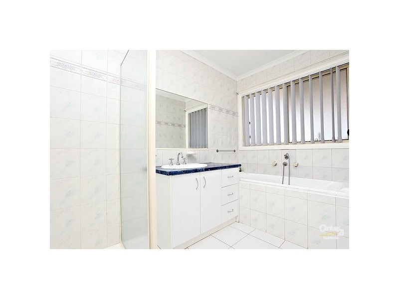 24 Pecos Place, Roxburgh Park VIC 3064