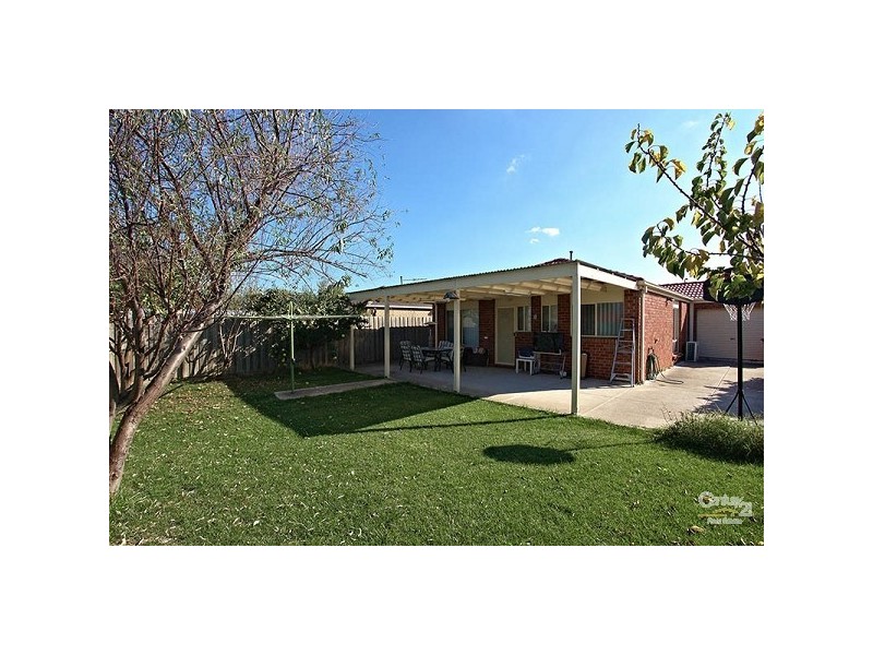 24 Pecos Place, Roxburgh Park VIC 3064