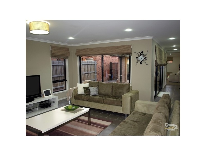 11 Broadway Street, Roxburgh Park VIC 3064