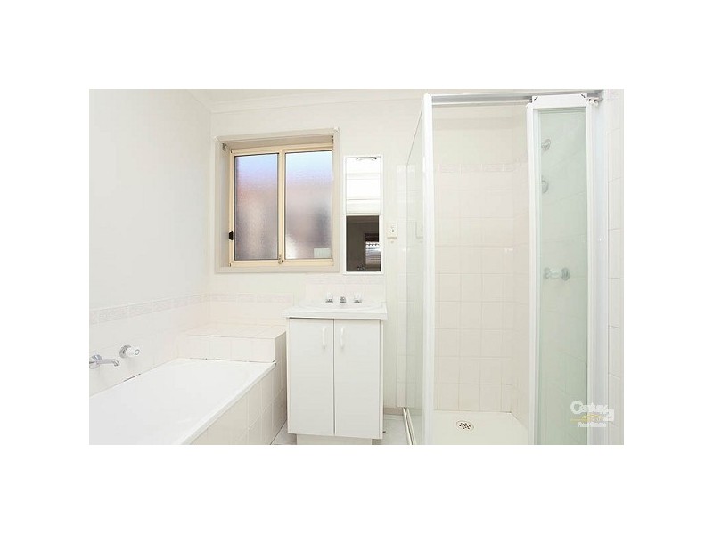 15 Pinnock Ave, Roxburgh Park VIC 3064