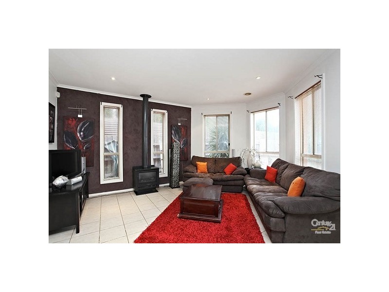 27 McKenzie Crescent, Roxburgh Park VIC 3064