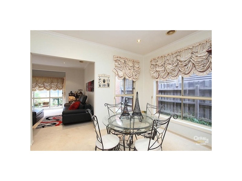 27 McKenzie Crescent, Roxburgh Park VIC 3064