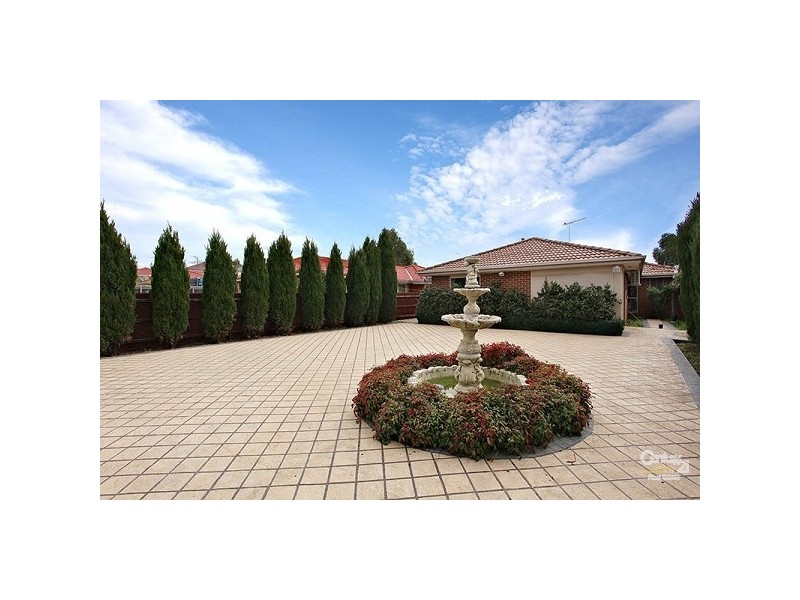 5 Hemsworth Court, Roxburgh Park VIC 3064