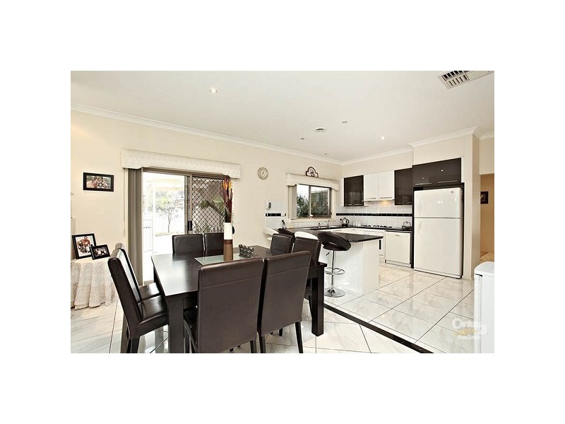 8 Lakes Drive, Craigieburn VIC 3064